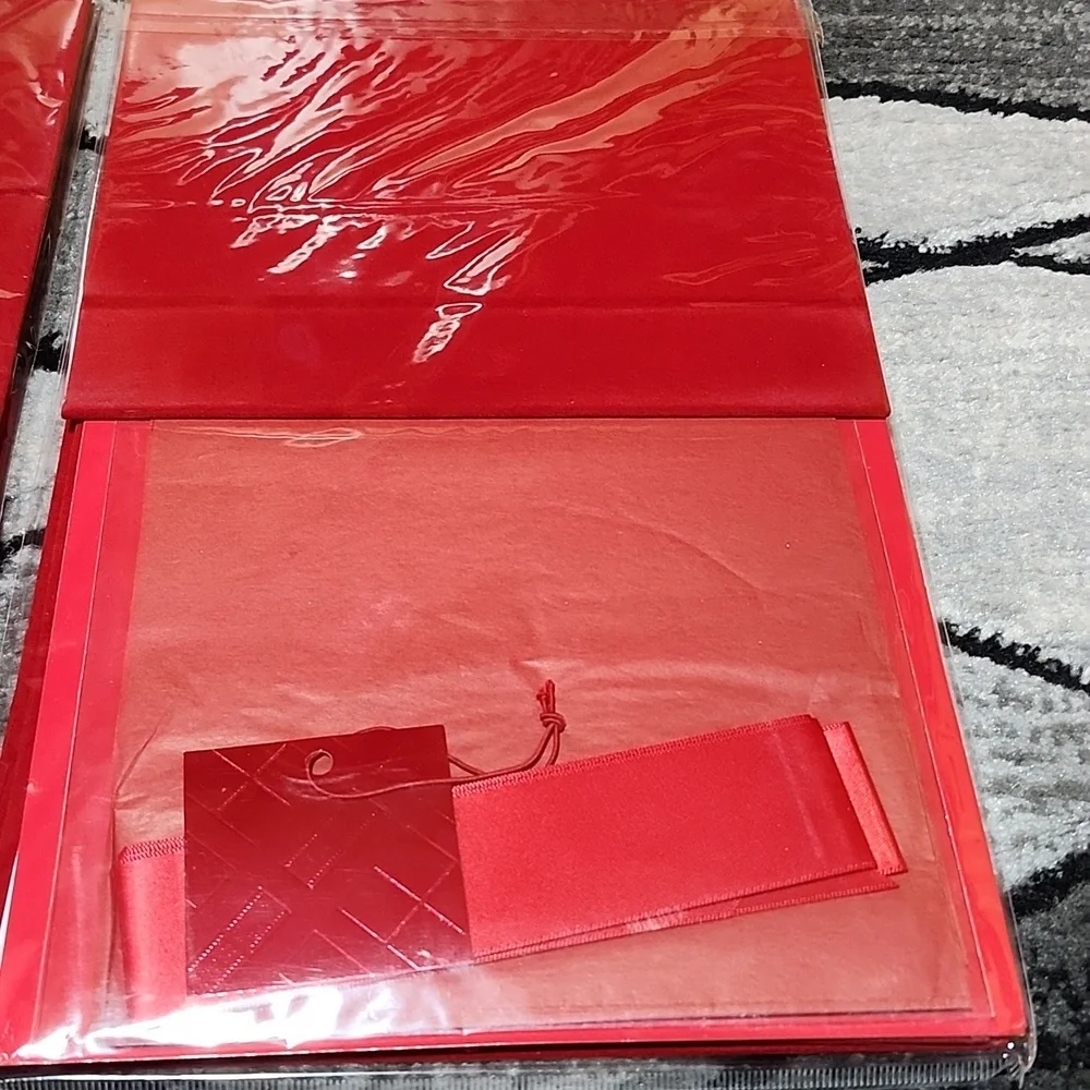 BATH & BODY WORKS HOLIDAY GIFT KIT RED VELVET BOX TISSUE PAPER GIFT TAG & RIBBON
